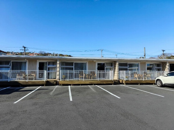 Bayfield Motel and Apartment image 2